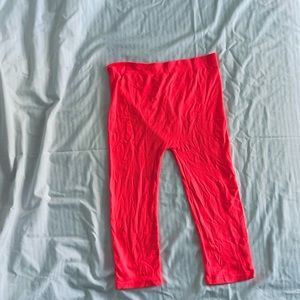 Neon pink short leggings